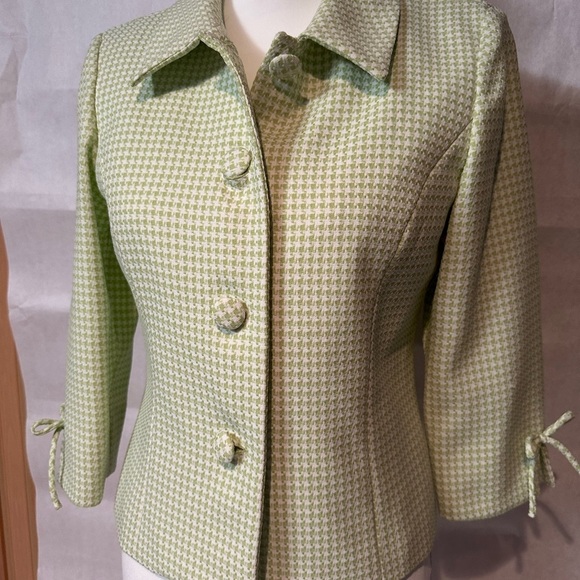 Jessica Howard Green Blazer with Bow Cuffs - Picture 2 of 7